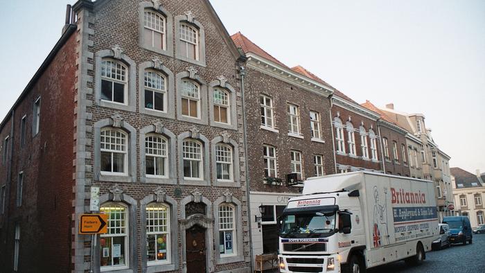 Removals to Roermond Holland