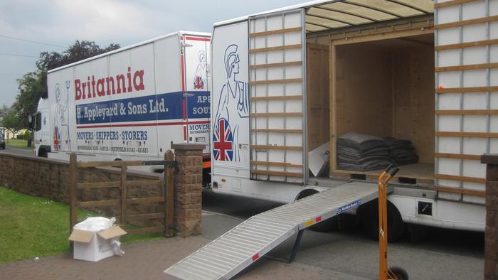 Removal vans able to bring containers to your door