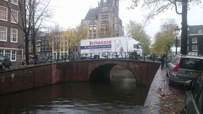 Canals, bikes and removal vans Amsterdam