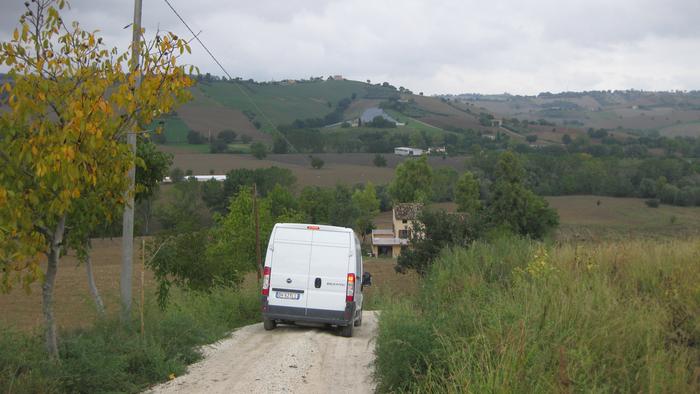 Furniture delivery to Italy - Use of smaller vehicle 